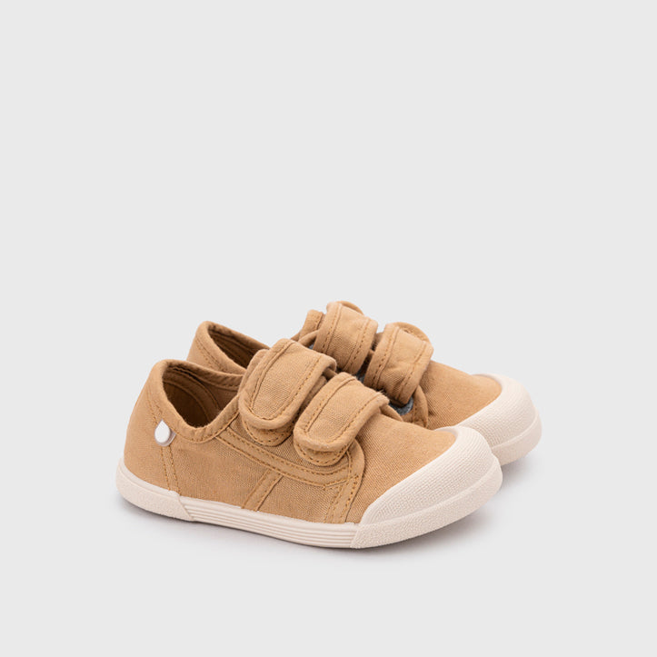 Scarpe in tela concetto barefoot, Cereale
