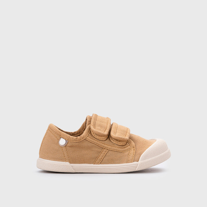 Scarpe in tela concetto barefoot, Cereale