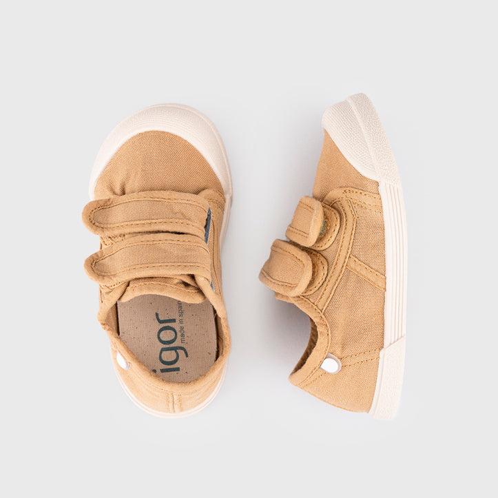 Scarpe in tela concetto barefoot, Cereale
