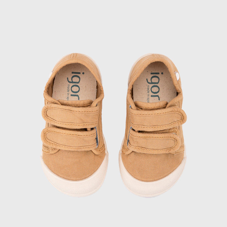 Scarpe in tela concetto barefoot, Cereale
