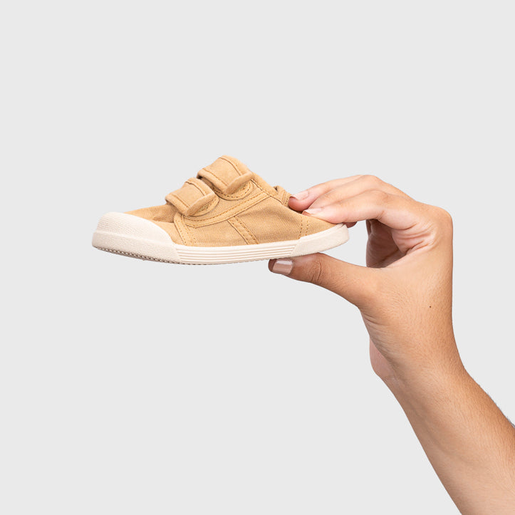 Scarpe in tela concetto barefoot, Cereale
