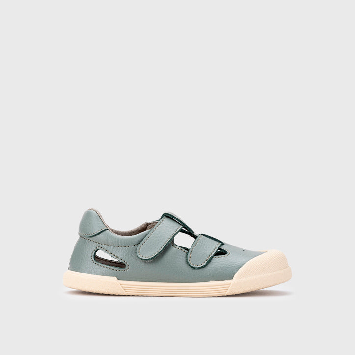 Sandali in pelle concetto barefoot, Salvia