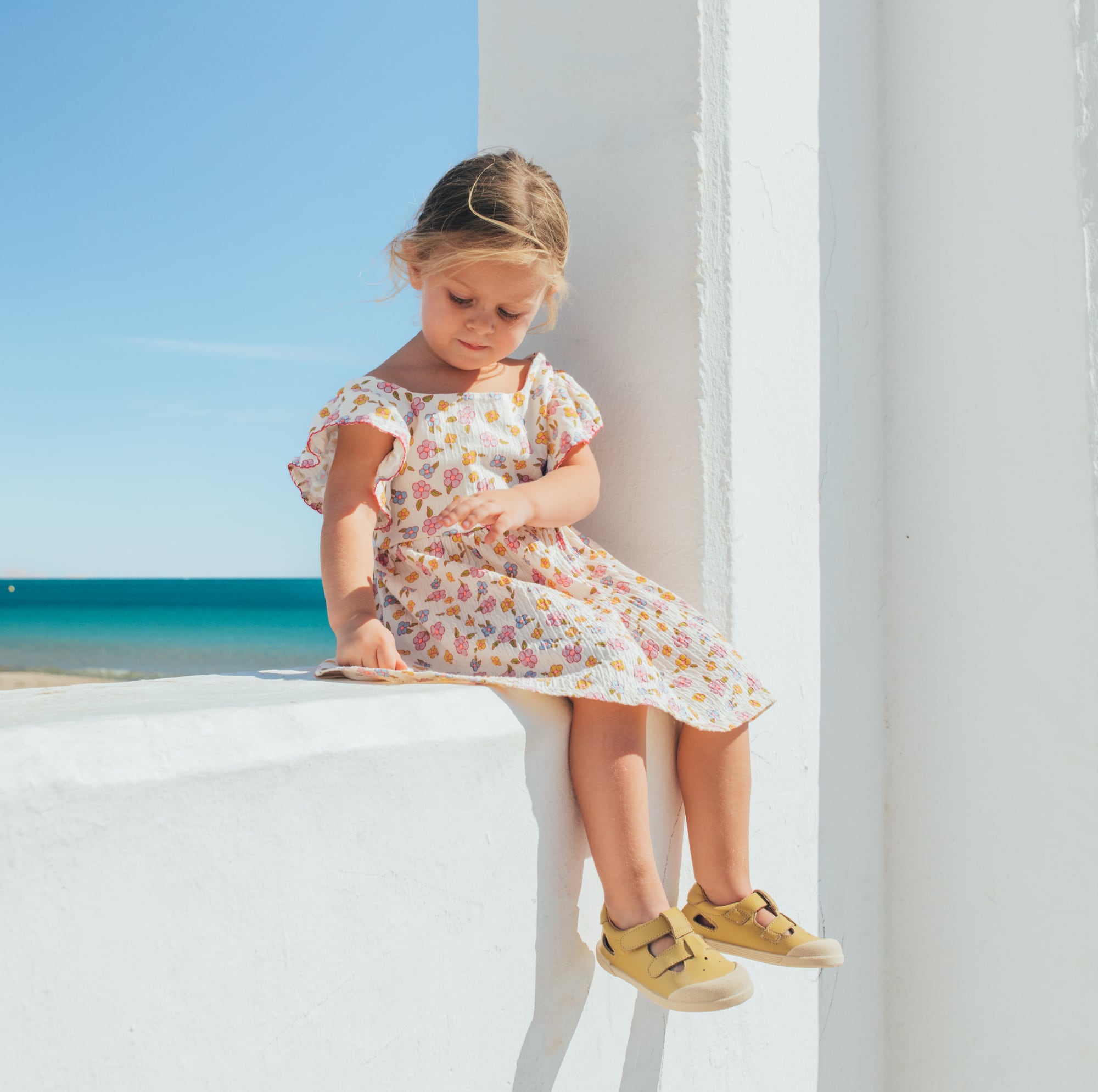 Sandali in pelle concetto barefoot, Giallo