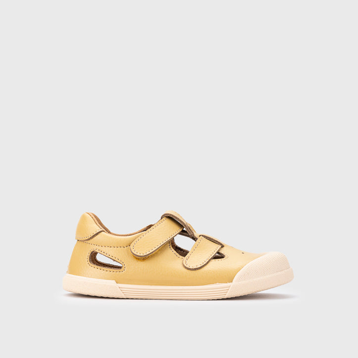 Sandali in pelle concetto barefoot, Giallo