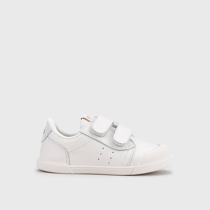 Scarpa in pelle concetto barefoot, Tennis bianco