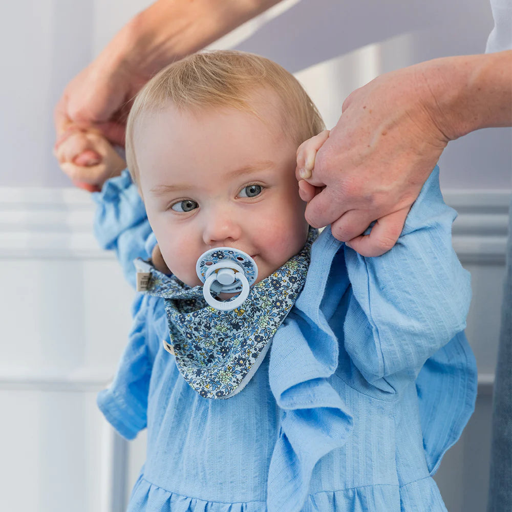 Bavaglino bandana cotone bio, Liberty Chamomile lawn blue | Bibs
