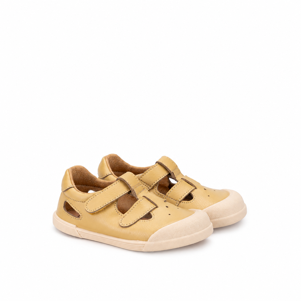 Sandali in pelle concetto barefoot, Giallo