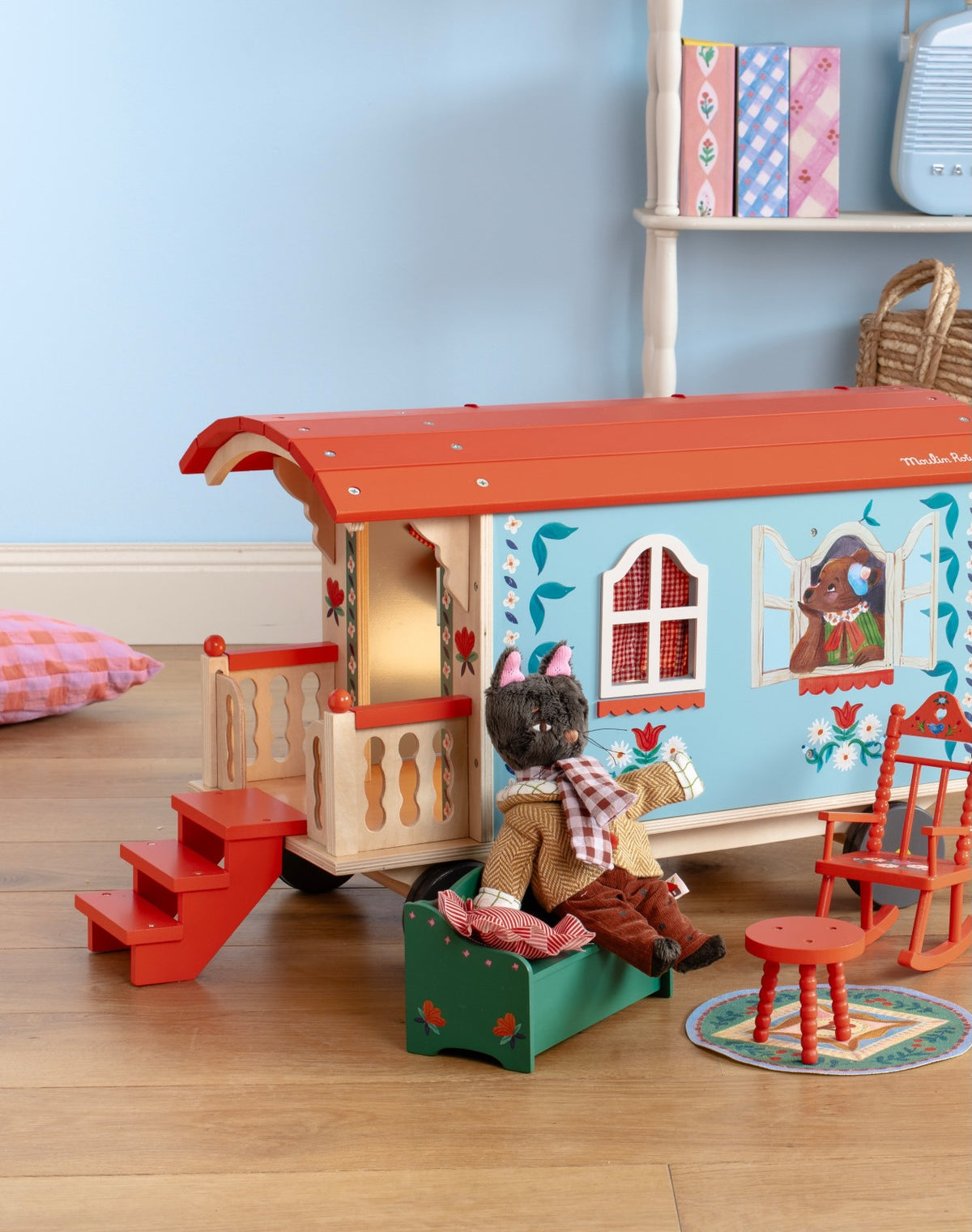 The big wooden caravan, Minouchkas