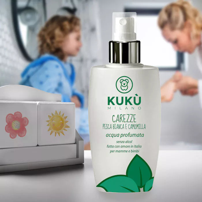 Aqua profumata per bebè, Camomilla Pesca Bianca, Carezze | Kukù Milano