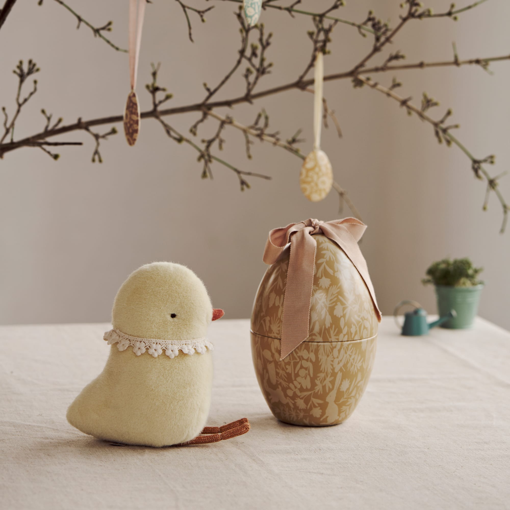 Uovo di Pasqua con pulcino