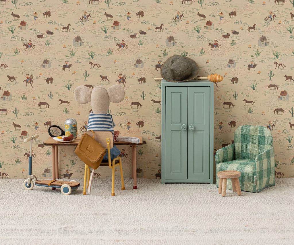 Yellow Chair, Mouse