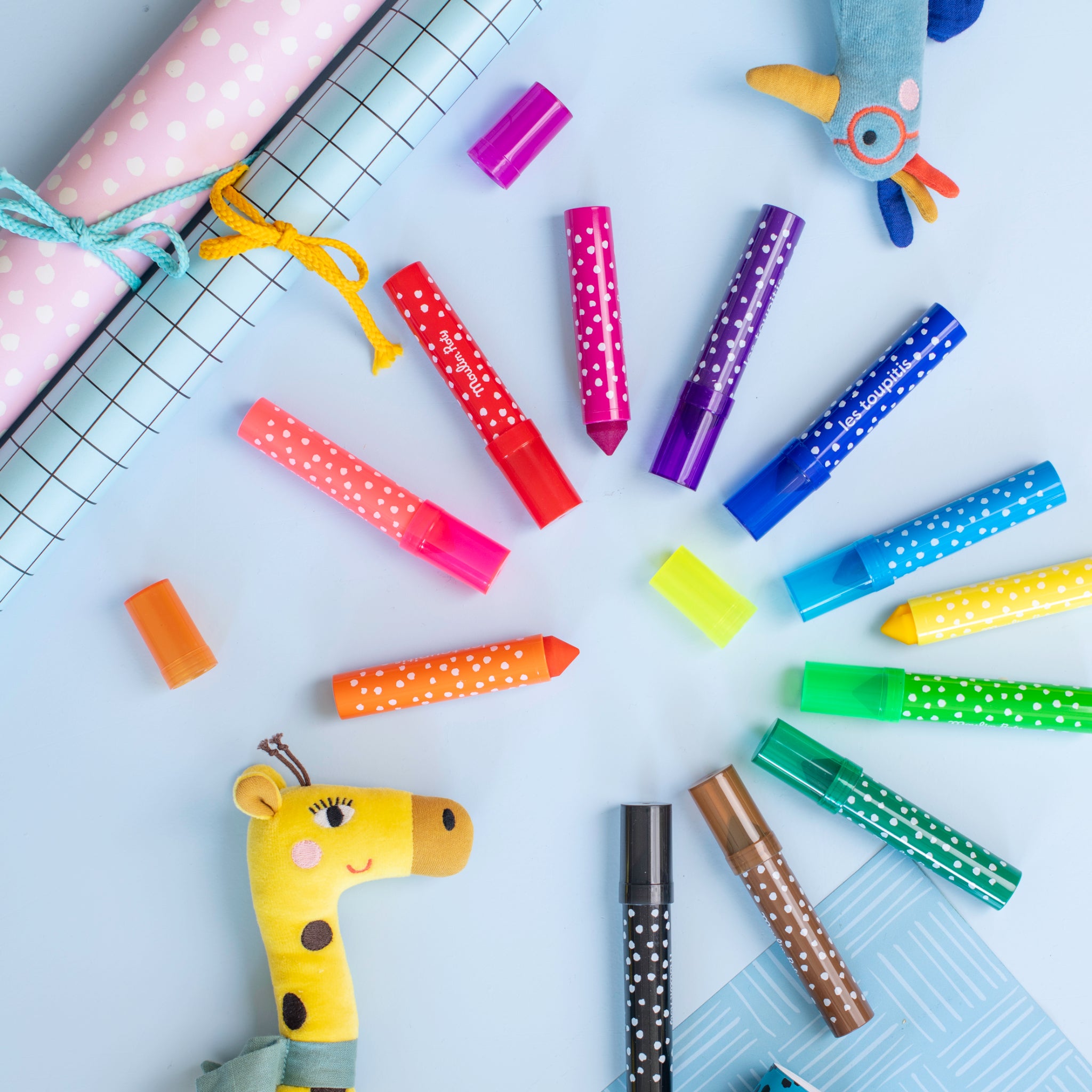 12 Large felt-tip markers with conical tips
