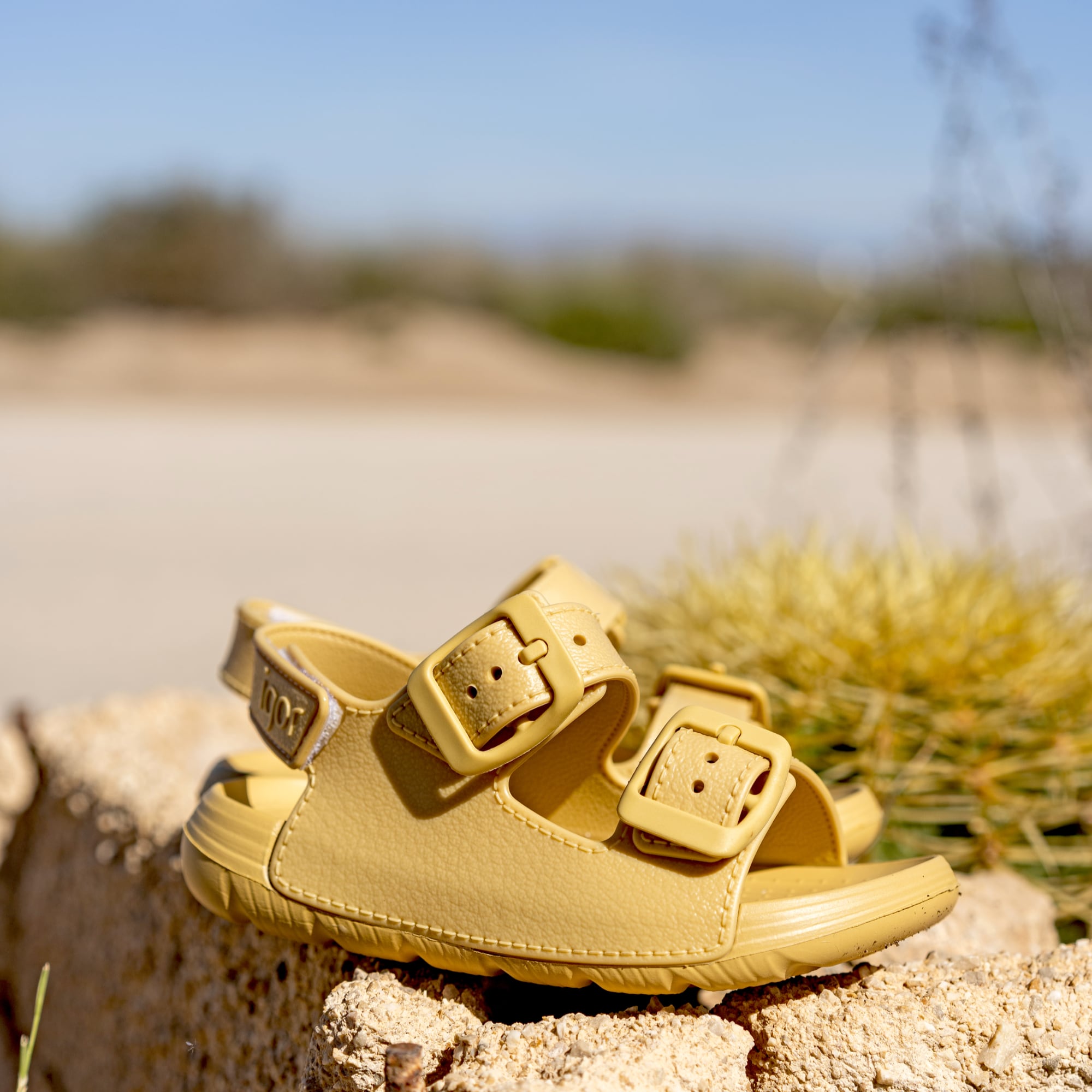 Lightweight and flexible sandals in soft rubber, Maui Yellow