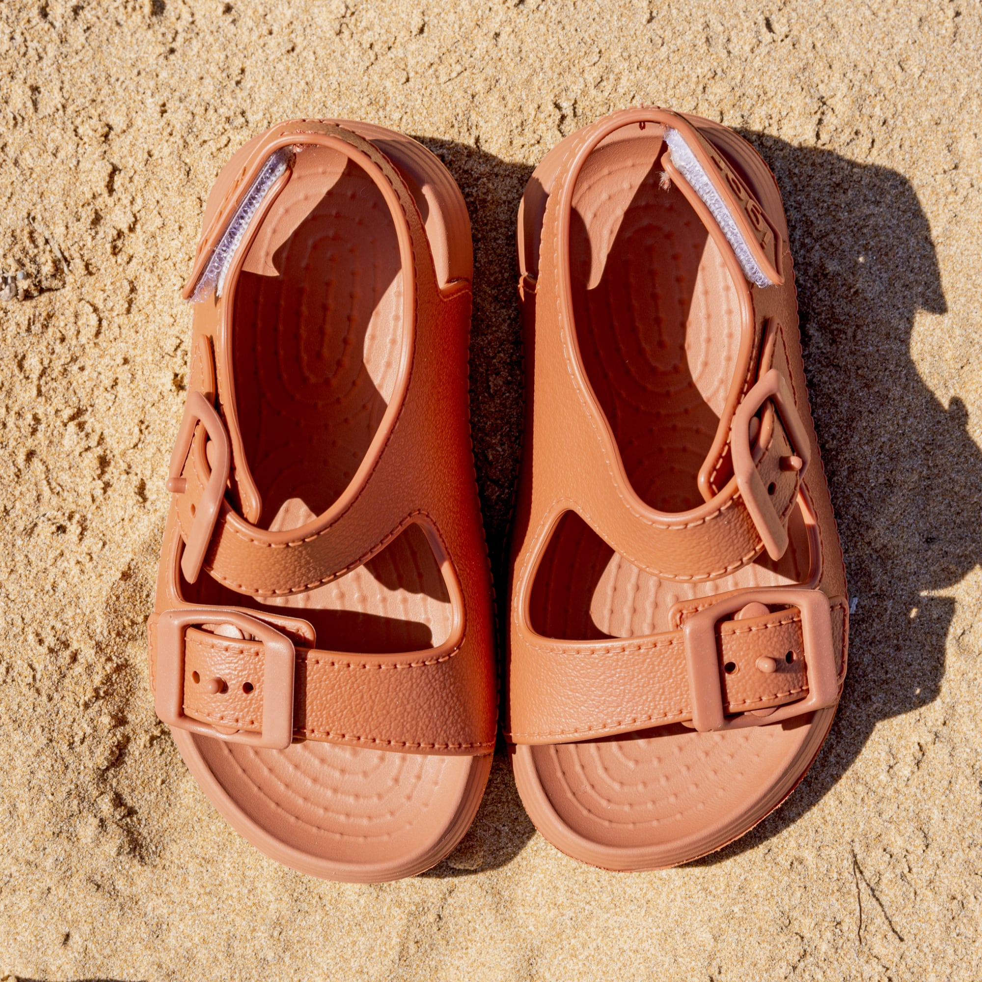 Lightweight and flexible sandals in soft rubber, Maui Terracotta