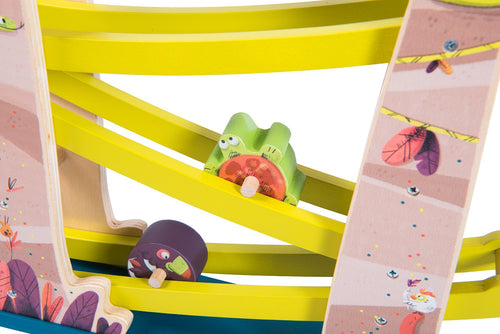 Cascata di trottole in legno, Nella giungla