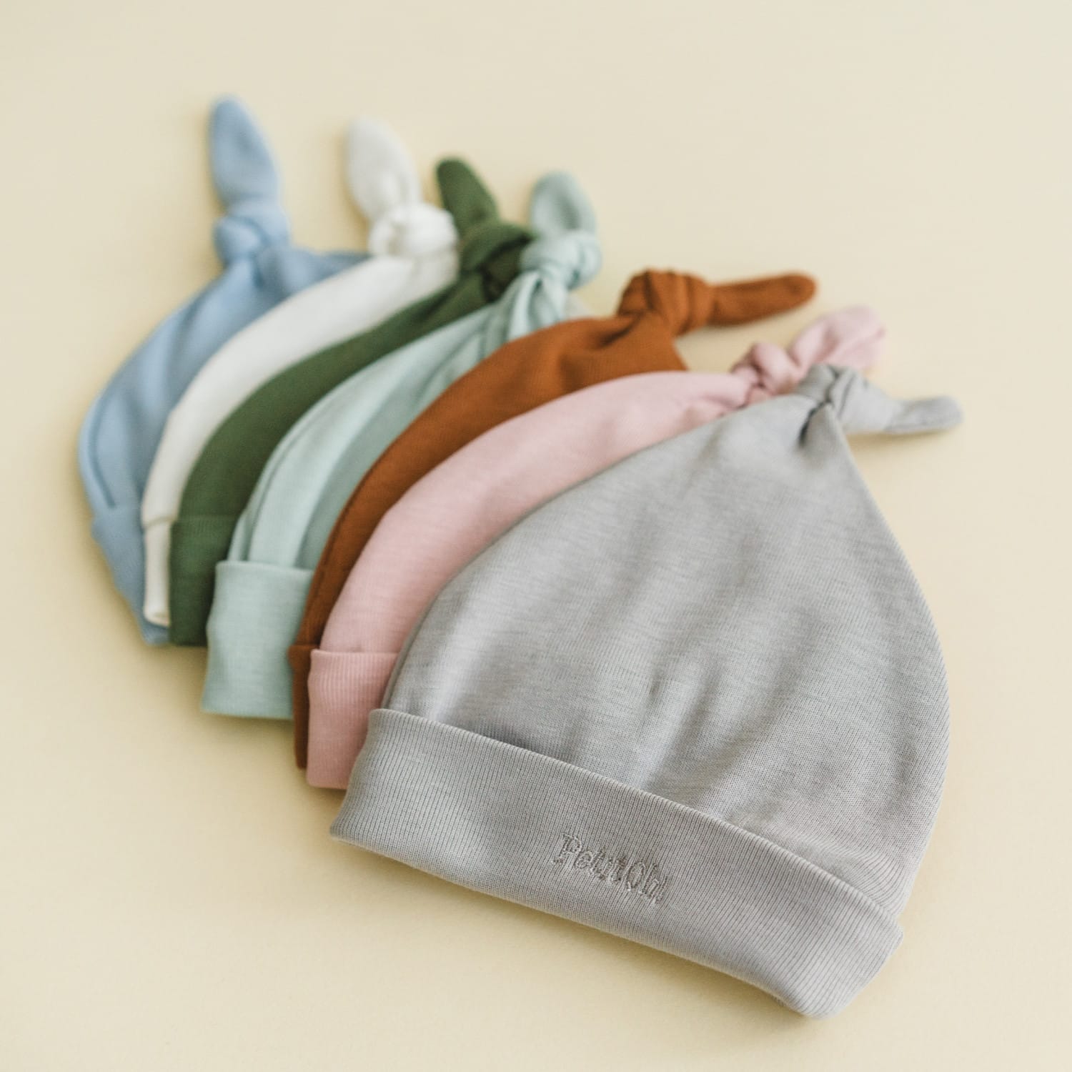 Baby hat with Khaki knot